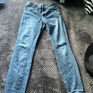 Am selling gap jeans they are 27 regular curvy and True skinny